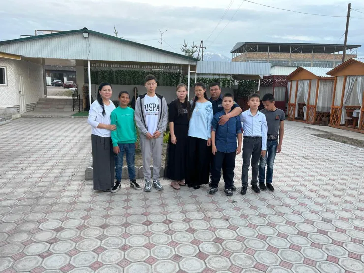 Отец 11 детей: в Жамбылской области простились с погибшими в аварии полицейскими